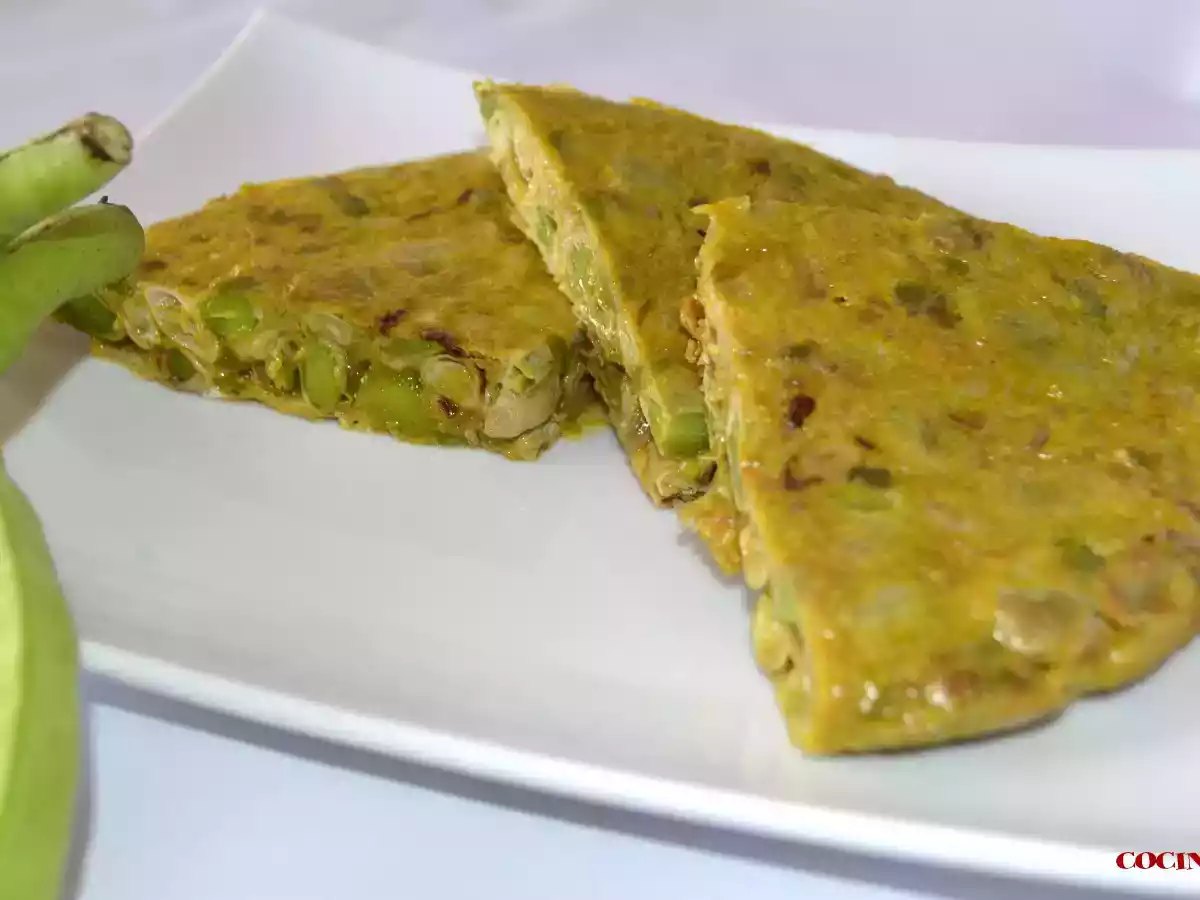 Tortilla de habas tiernas y cebolletas