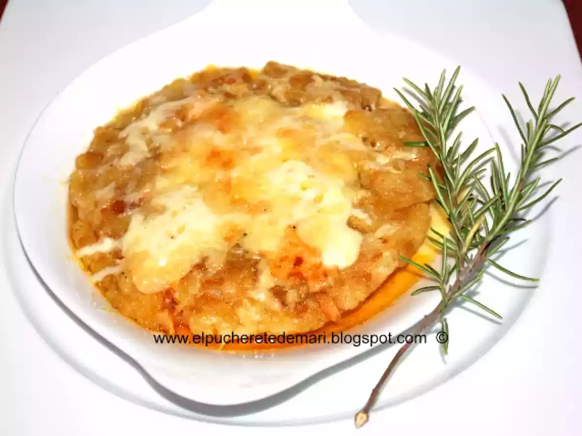 Tortilla de pan y patata con queso tostado