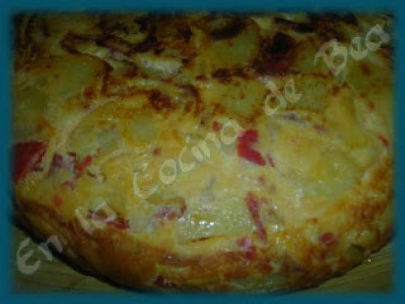 Tortilla de patata, cebolla, pimiento y chorizo, foto 1