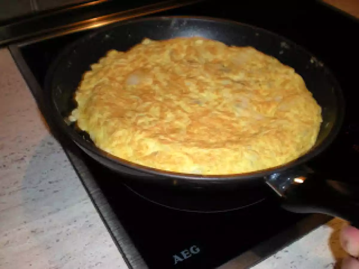 Tortilla de patata (con ajo y perejil) - foto 2