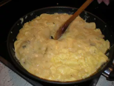Tortilla de patata (con ajo y perejil) - foto 3
