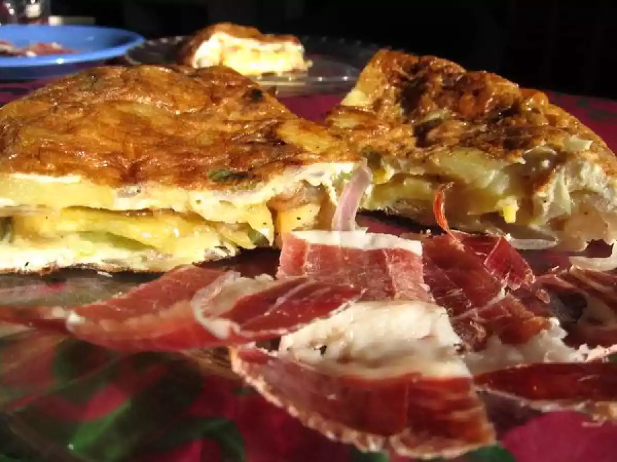 Tortilla de patatas, cebolla y pimientos - foto 3