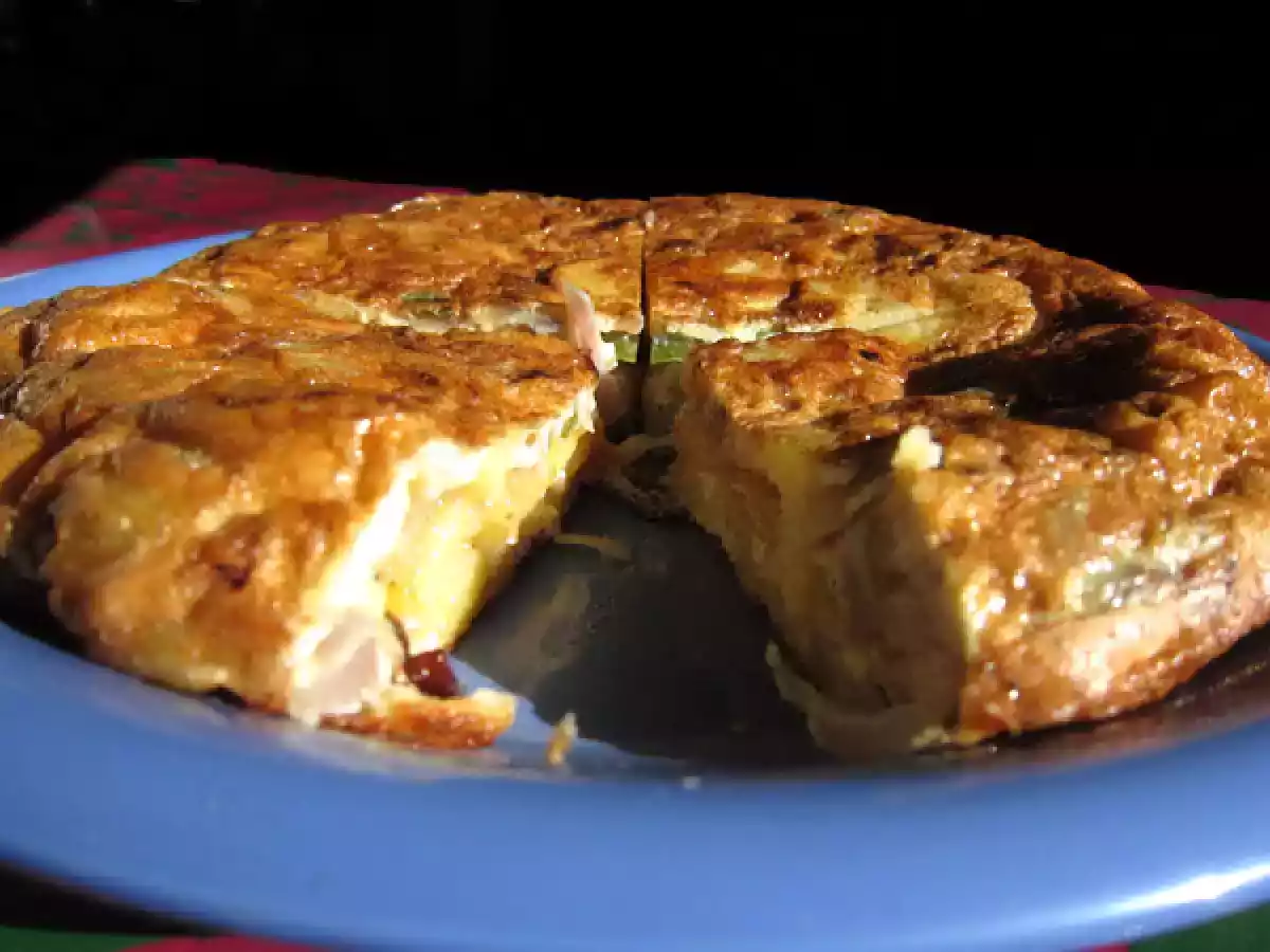 Tortilla de patatas, cebolla y pimientos - foto 4