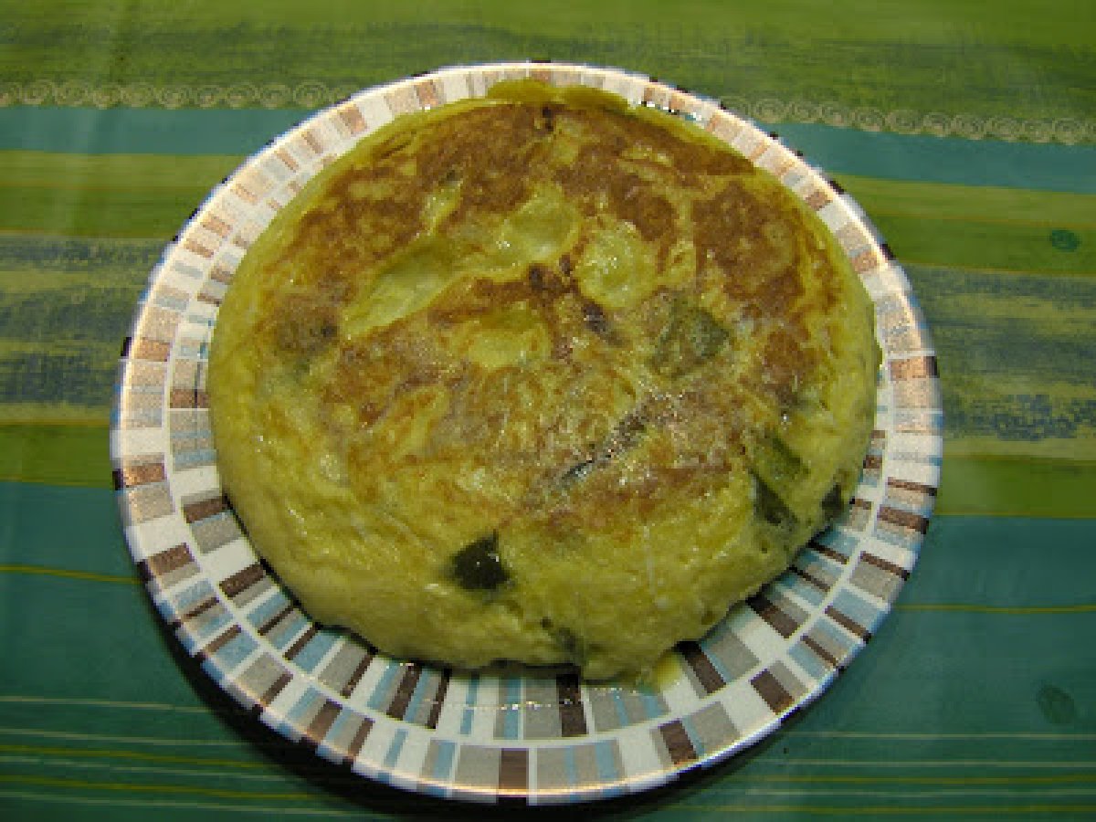 Tortilla de patatas, cebolla y pimientos al microondas Receta Petitchef