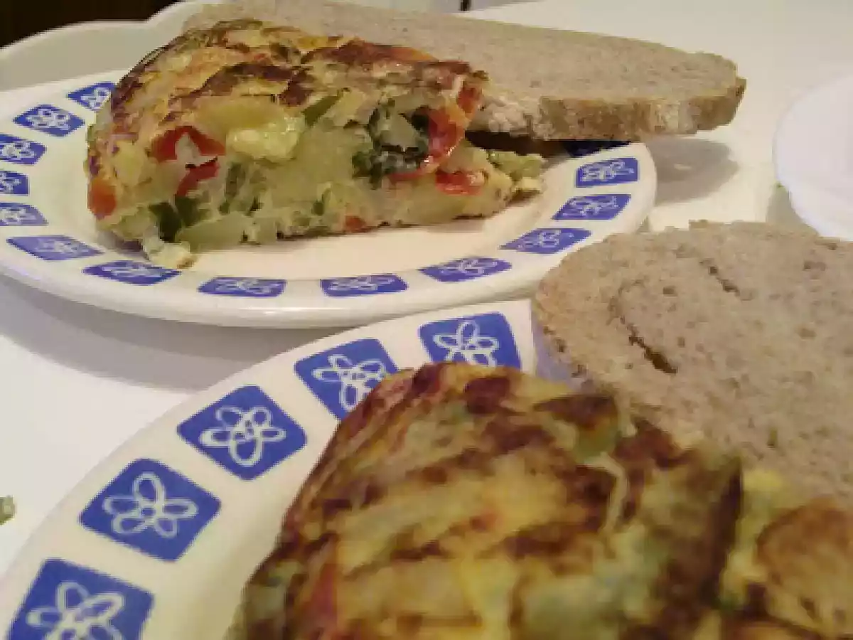 Tortilla de patatas y mucha verdura - foto 2