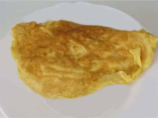 TORTILLA FRANCESA CON QUESO Y SALCHICHON