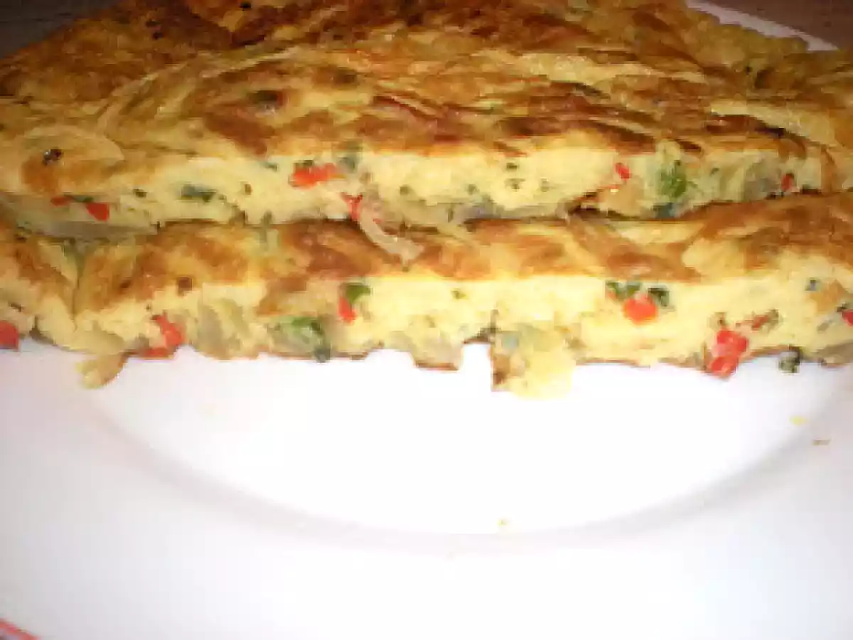Tortilla francesa de cebolla y pimientos - foto 2