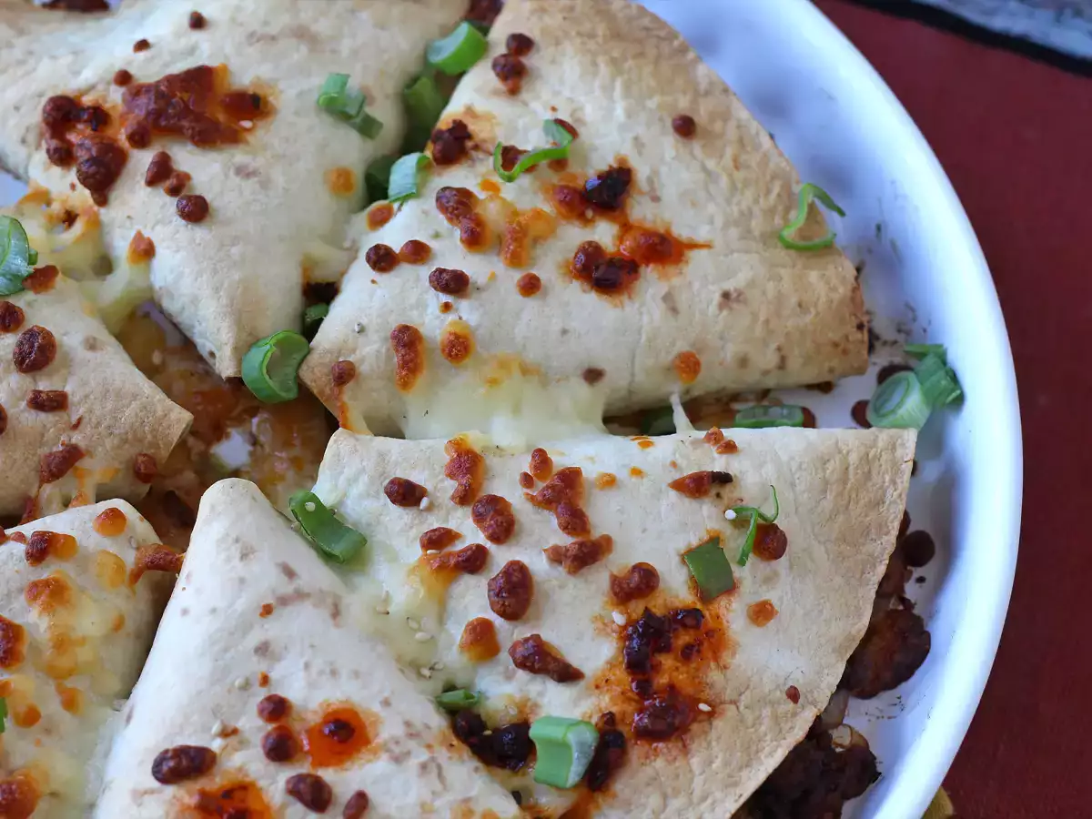 Tortillas de trigo rellenas al horno con carne picada especiada y queso - foto 5