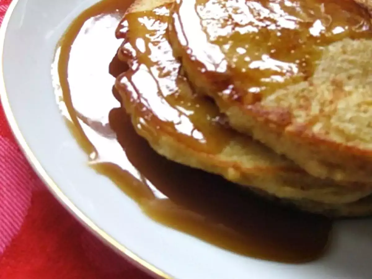 Tortitas de manzana y canela con salsa de toffee