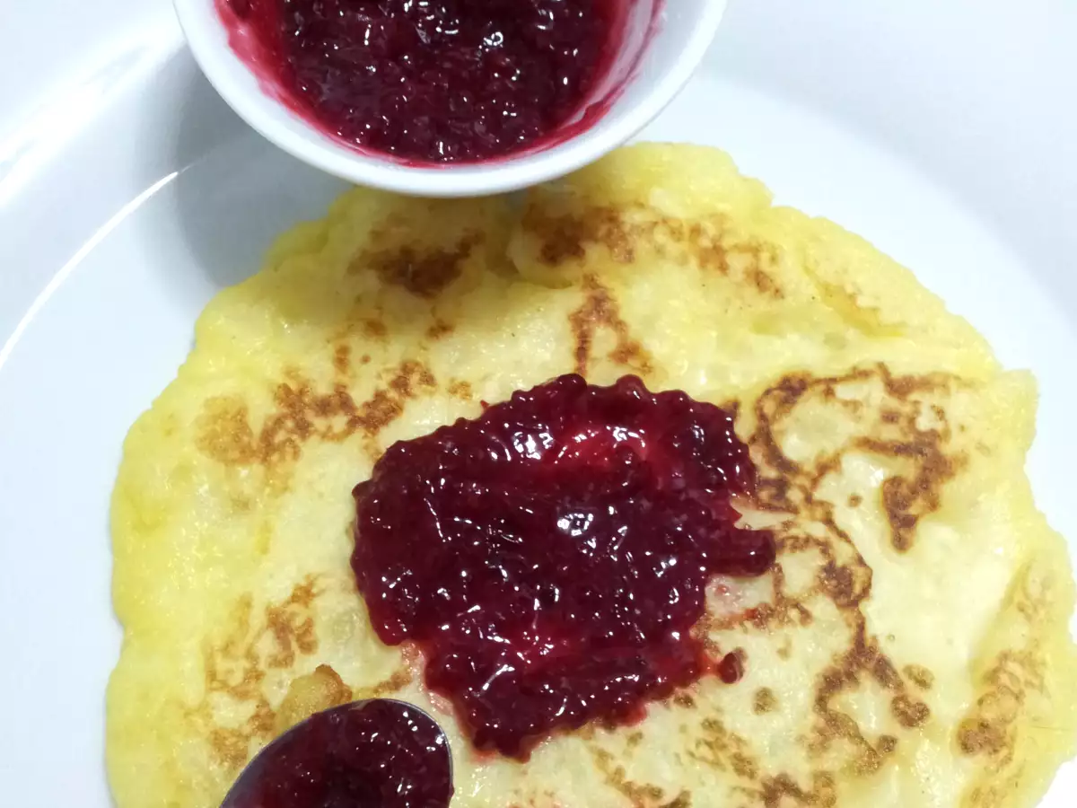 Tortitas de patata con jalea de grosellas