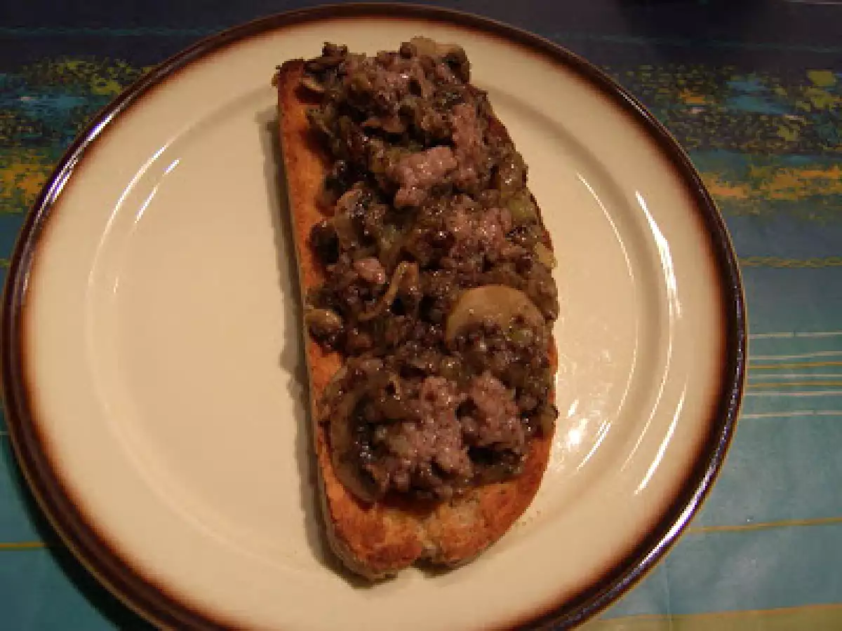 TOSTA CON BUTIFARRA Y MORCILLA RIOS