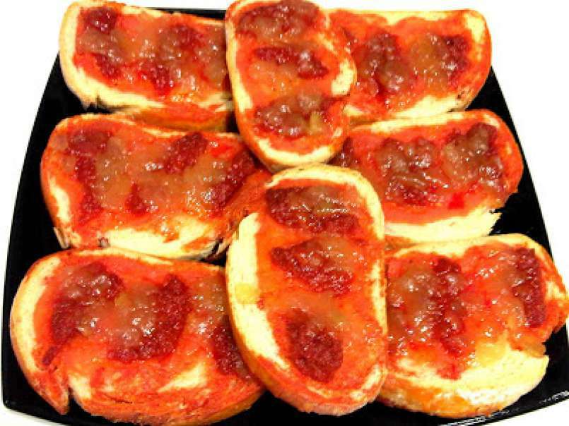 Tosta con tomate Babyfresh, Sobrasada y Cebolla confitada, foto 1