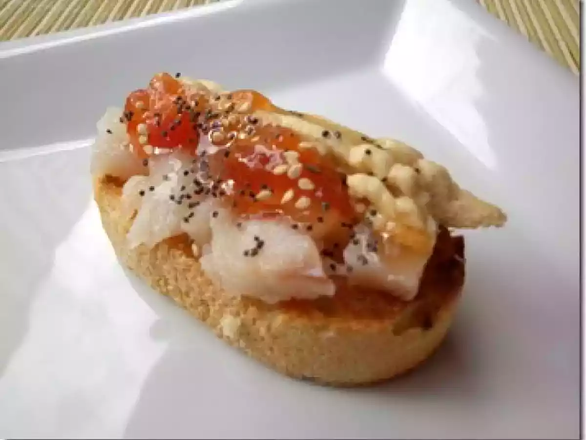 Tosta de bacalao y humus