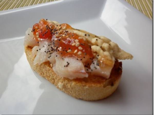 Tosta de bacalao y humus