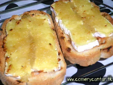Tosta de Camembert con cebolla caramelizada, foto 2