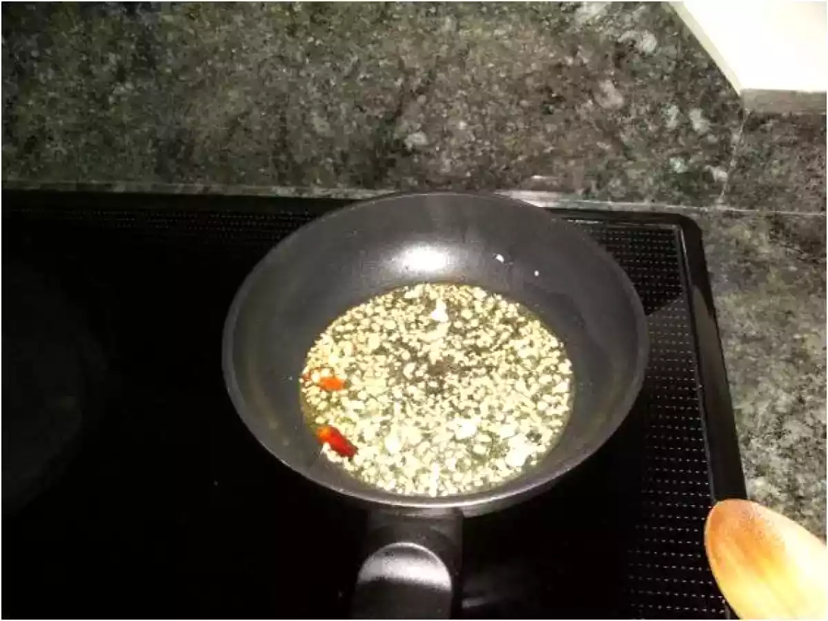 TOSTA DE GAMBAS AL AJILLO CON ALIOLI - foto 2