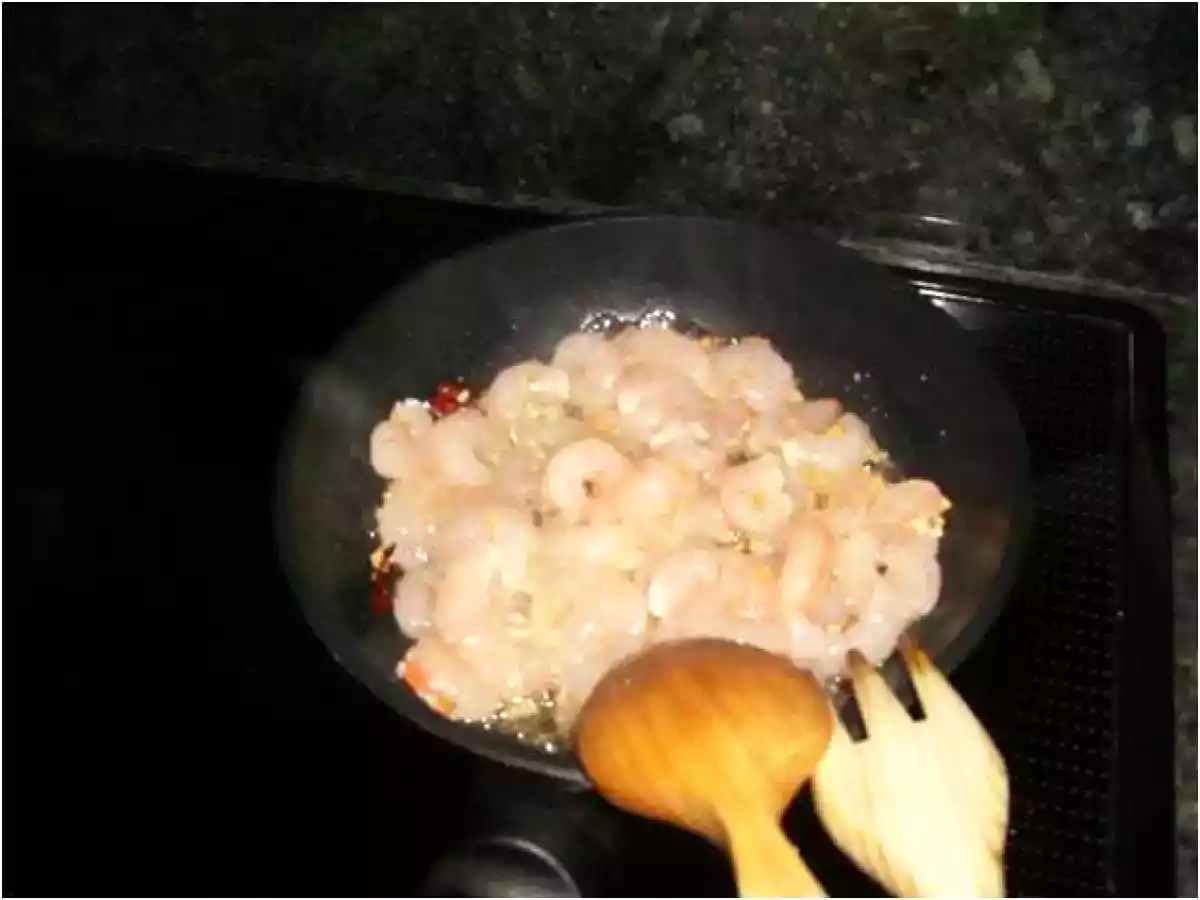 TOSTA DE GAMBAS AL AJILLO CON ALIOLI - foto 3