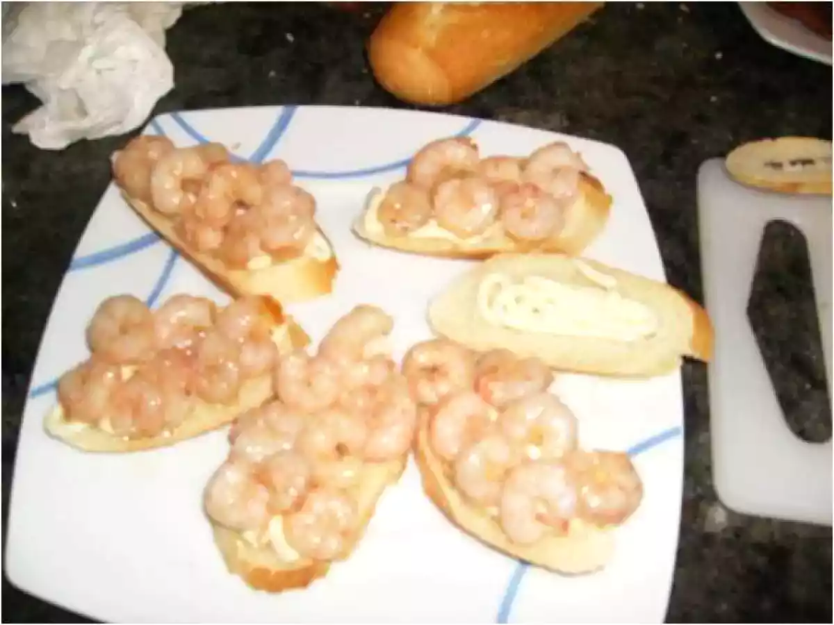 TOSTA DE GAMBAS AL AJILLO CON ALIOLI - foto 6