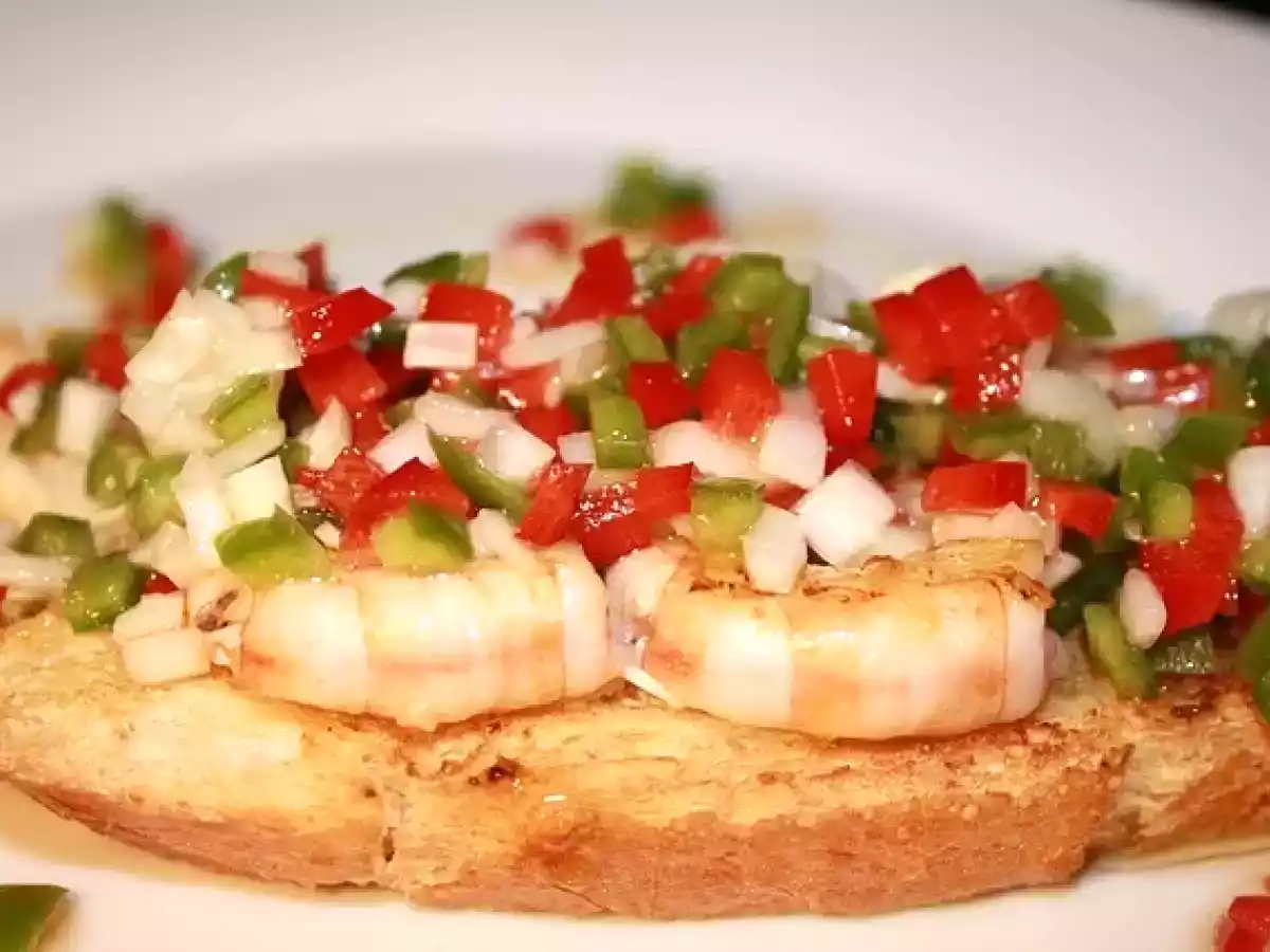 Tosta de gambas con vinagreta