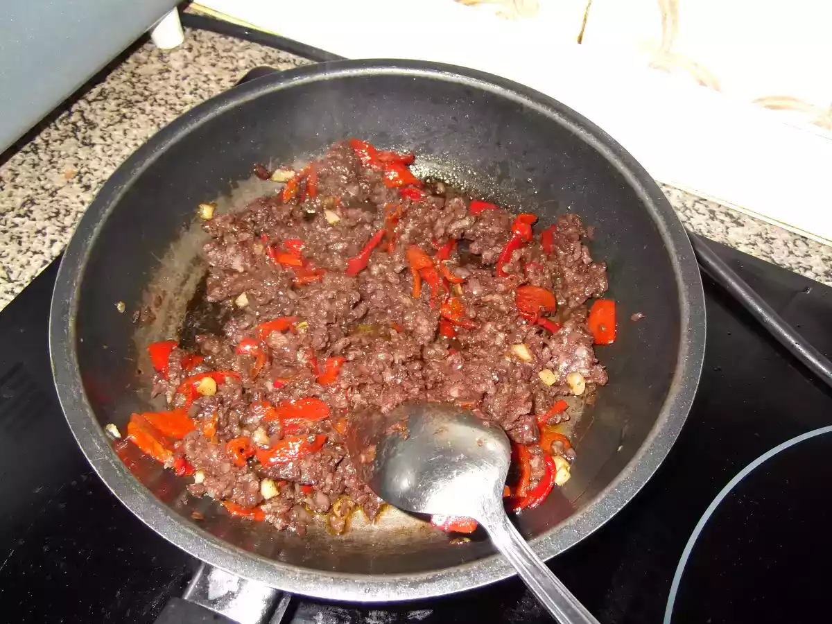TOSTA DE MORCILLA CON PIMIENTOS - foto 2