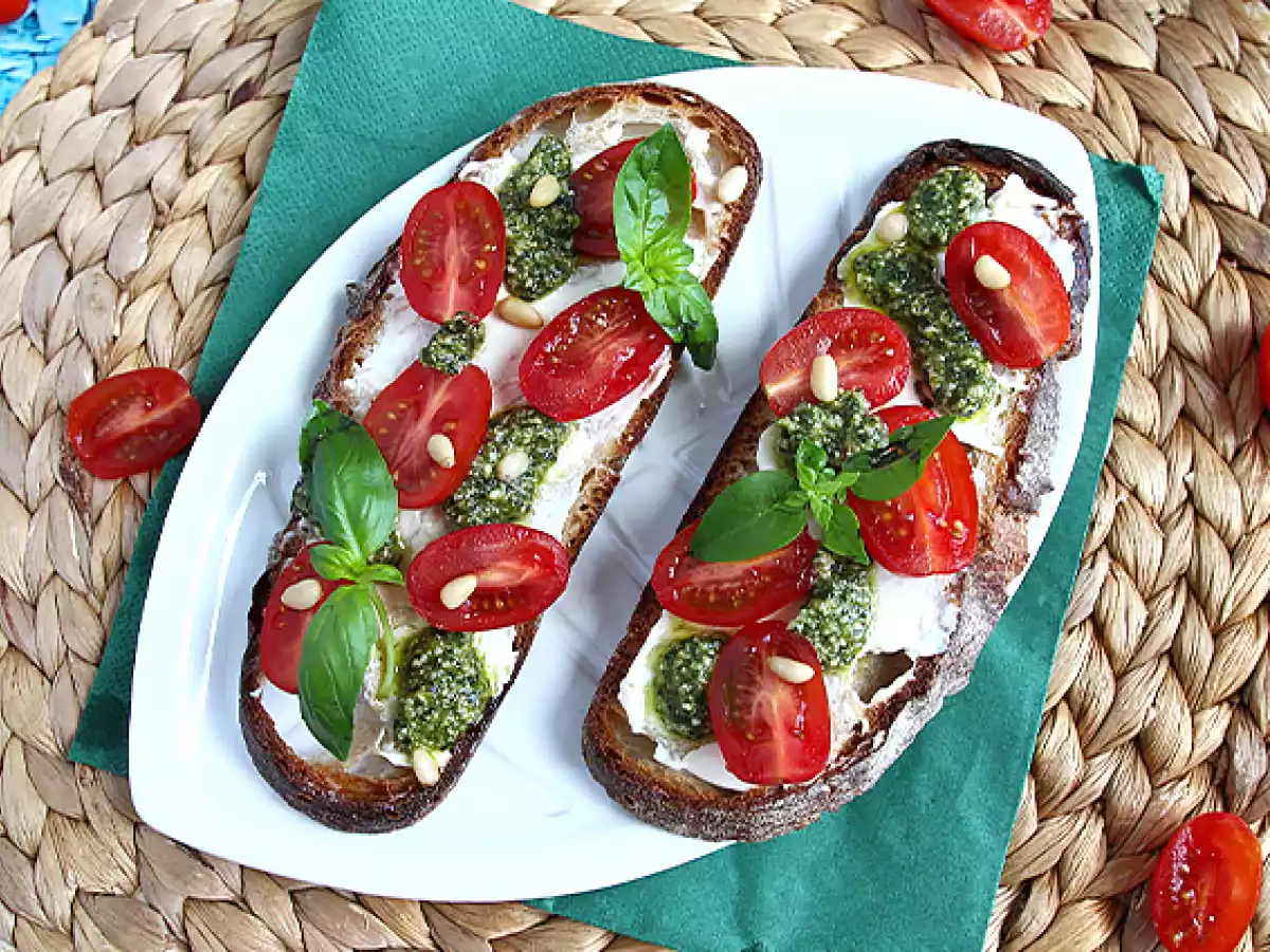 Tosta de queso, pesto y tomates cherry - foto 4