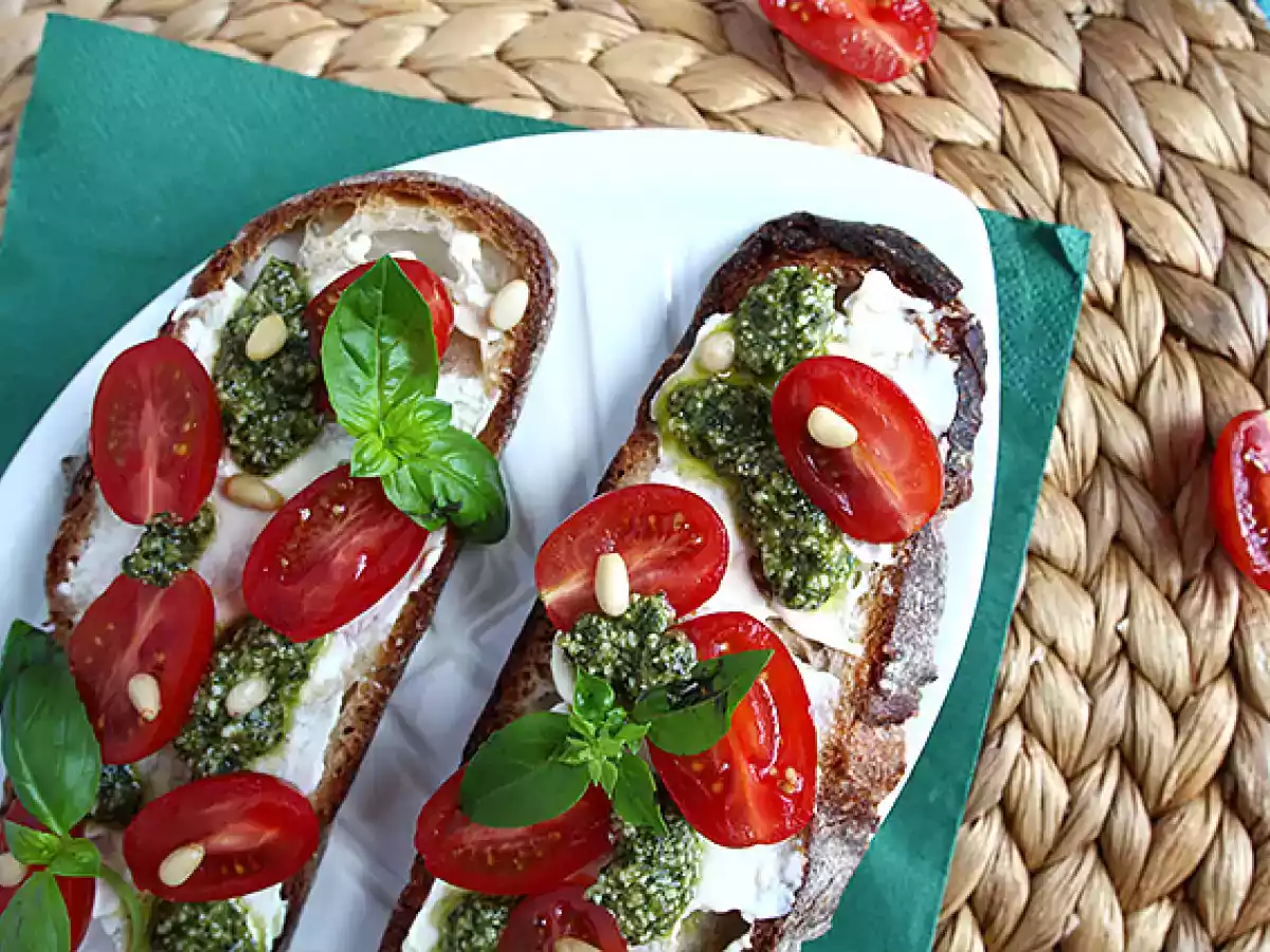 Tosta de queso, pesto y tomates cherry - foto 5
