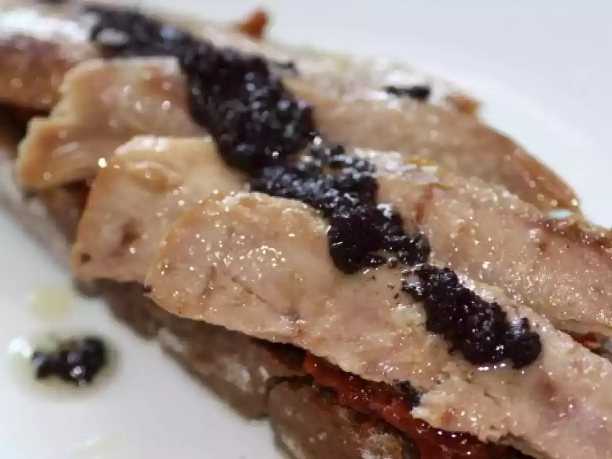 Tosta de ventresca de bonito y tomate seco - foto 4