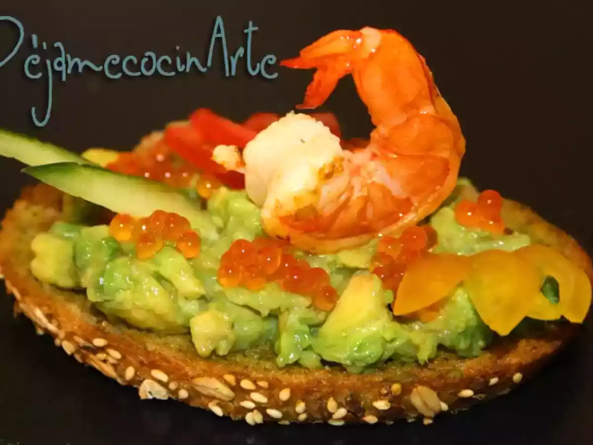 Tostada Aromática de Aguacate y Gamba