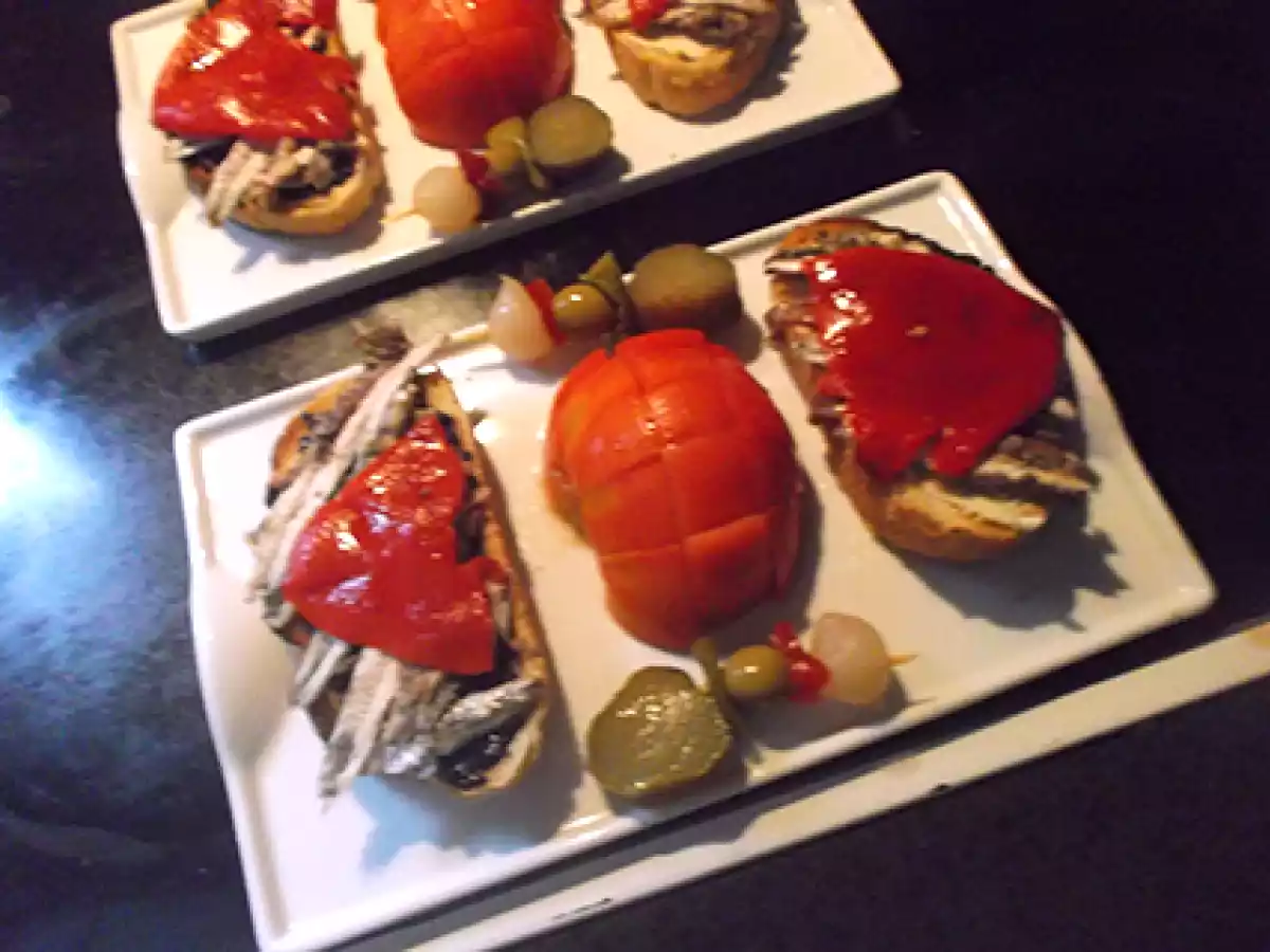 Tostadas con sobras de boquerones fritos