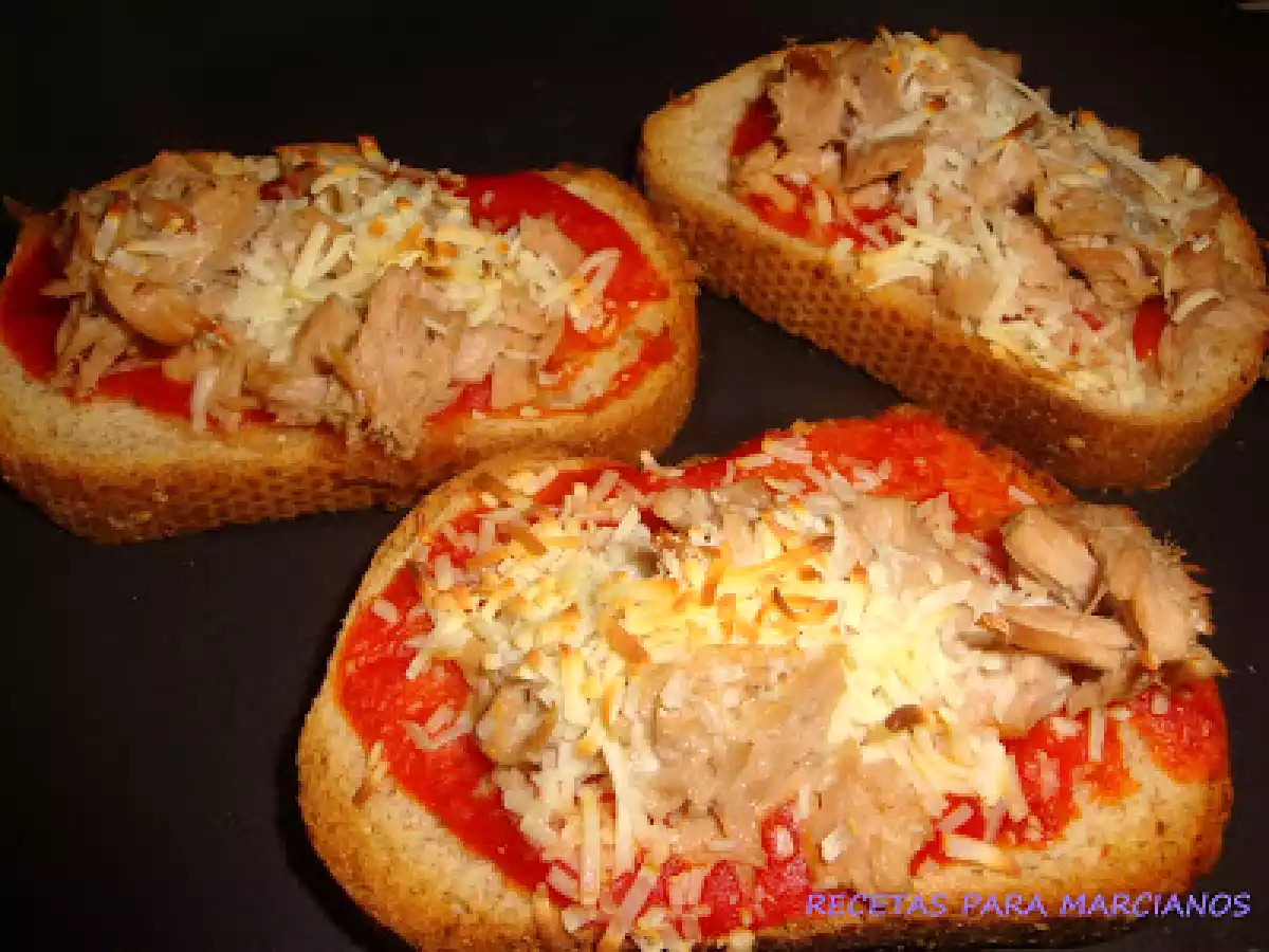 TOSTAS CON ATÚN