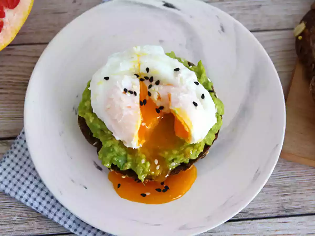 Tostas de aguacate y huevo escalfado - foto 3