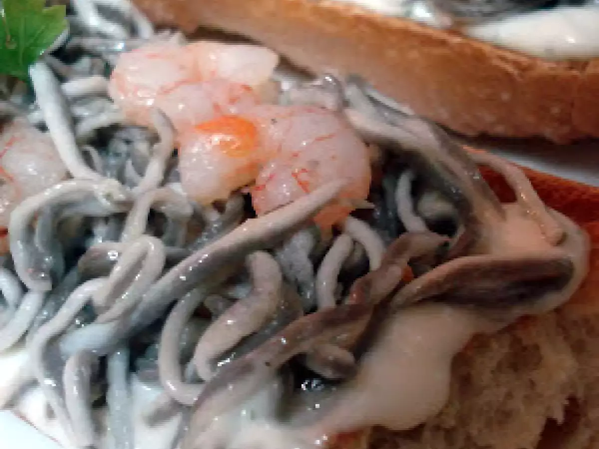 TOSTAS DE GULA CON GAMBAS Y ALI OLI - foto 3