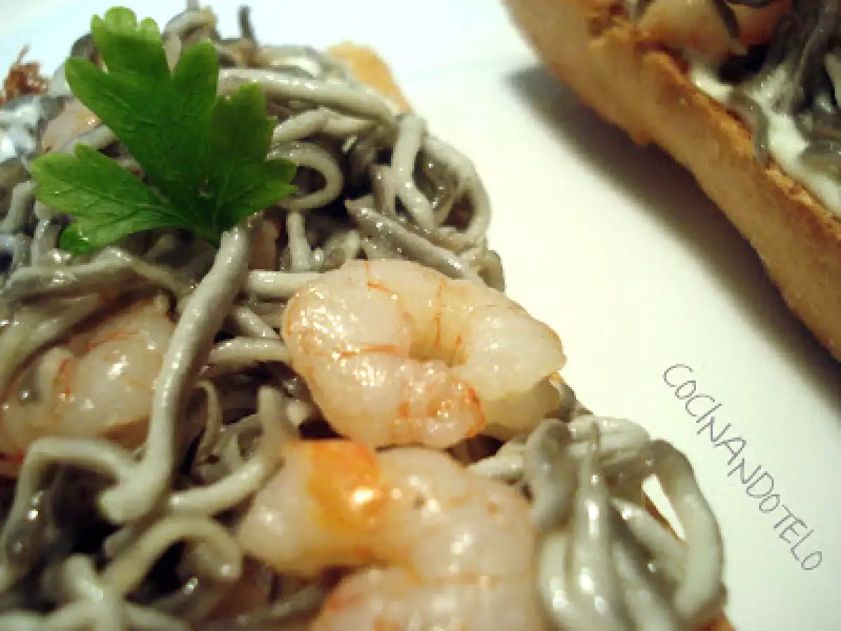 TOSTAS DE GULA CON GAMBAS Y ALI OLI - foto 4