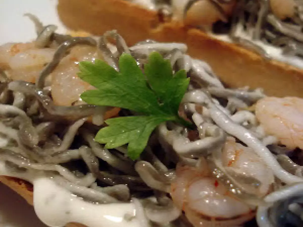 TOSTAS DE GULA CON GAMBAS Y ALI OLI - foto 5