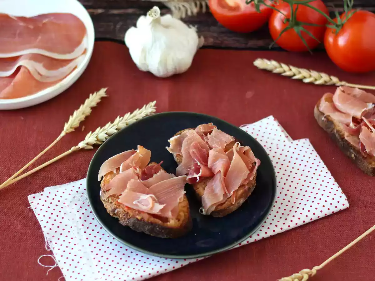 Tostas de jamón serrano y tomate - foto 4