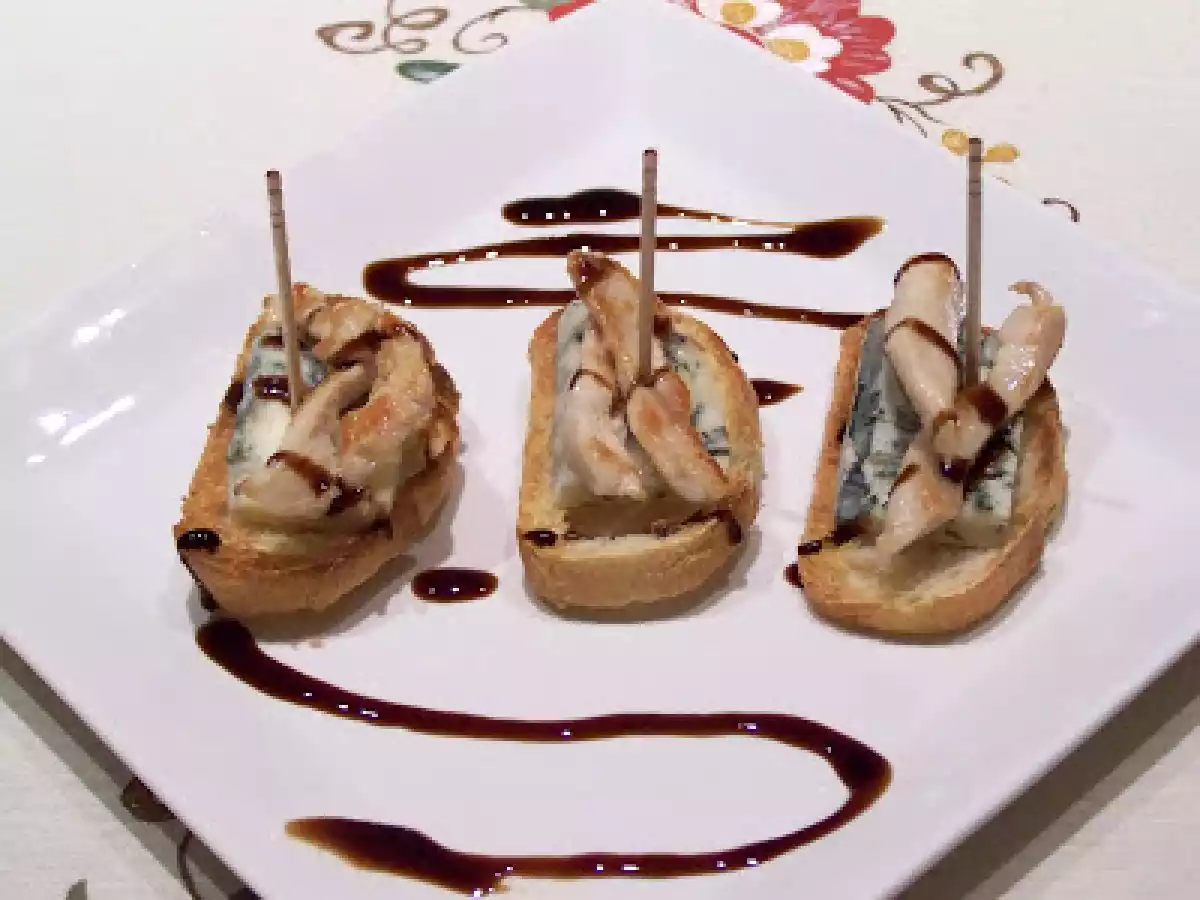 Tostas de pollo y gorgonzola