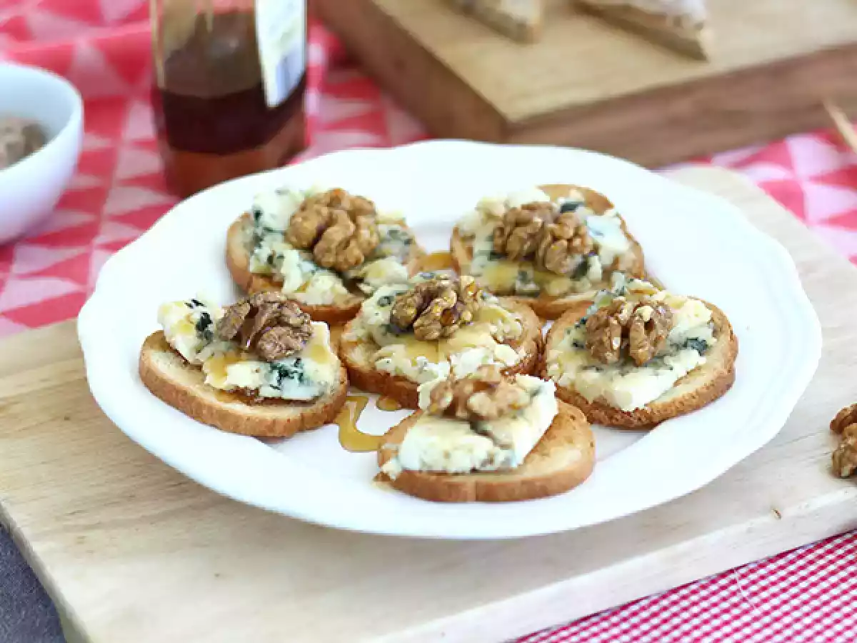 Tostas roquefort, nueces y miel - foto 3