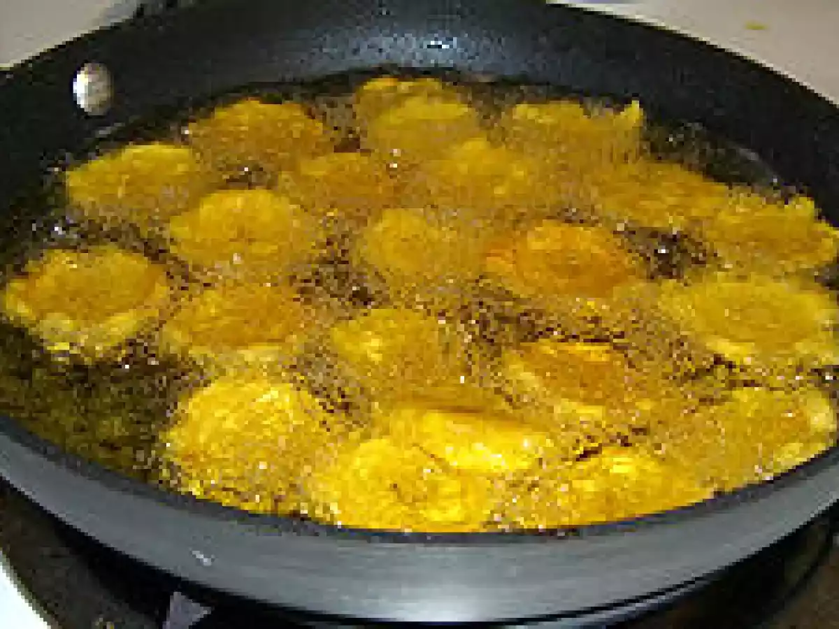 Tostones de platano verde con crema de queso Venezuela