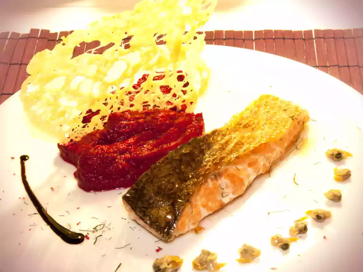 Tournedós de salmón con teja de Parmesano