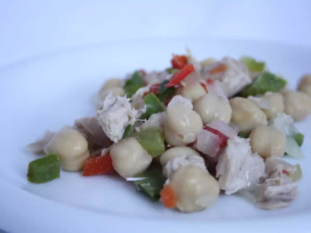 TRAMPÓ DE GARBANZOS Y ATÚN - foto 2