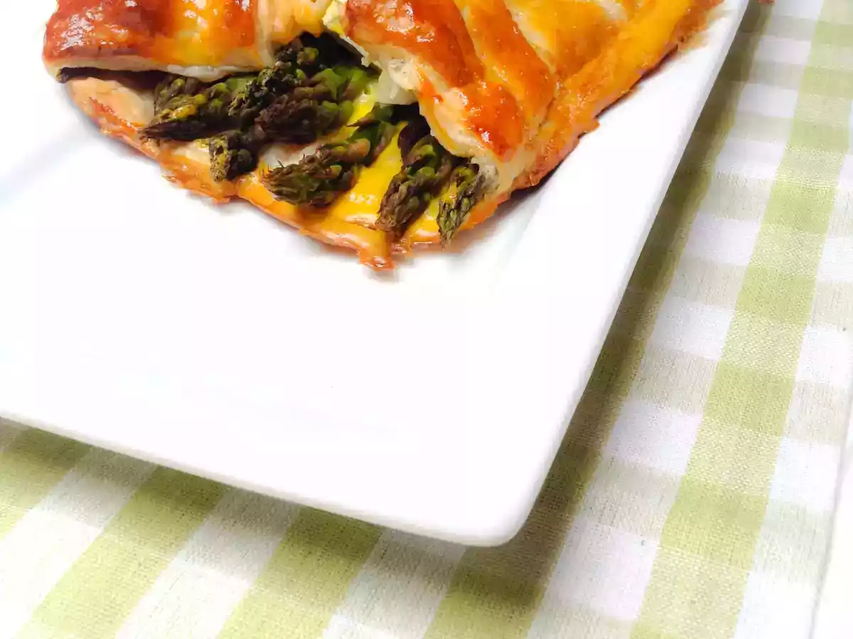 Trenza de hojaldre con espárragos y calabacín
