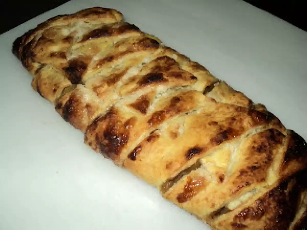 TRENZA DE HOJALDRE CON MANZANA Y NUECES. - foto 2