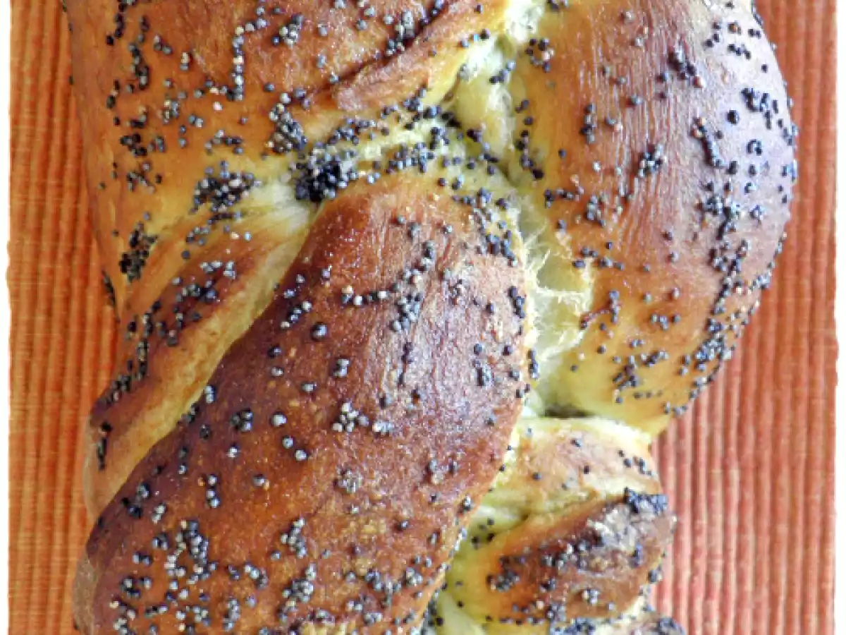 Trenza de pan dulce con Semillas de amapolas