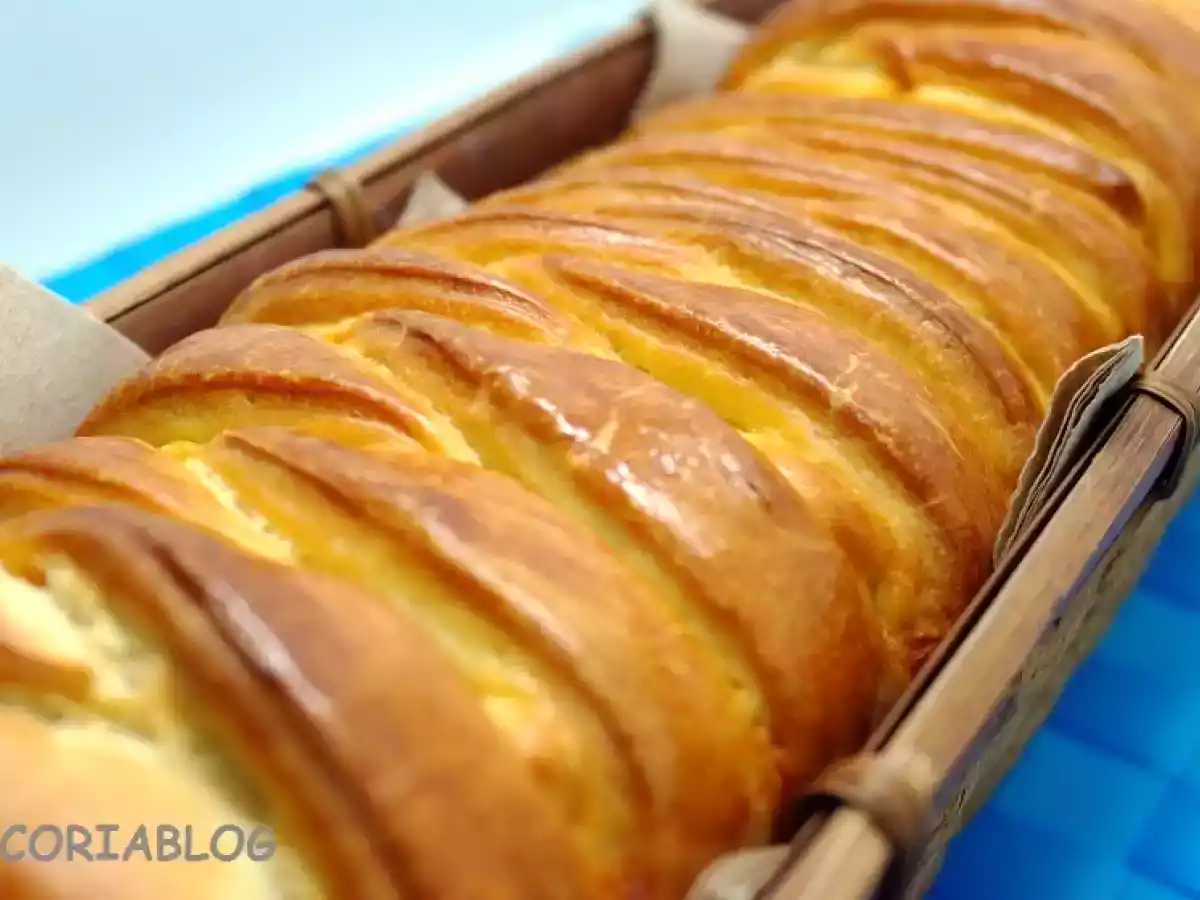 Trenza rellena de atún con tomate