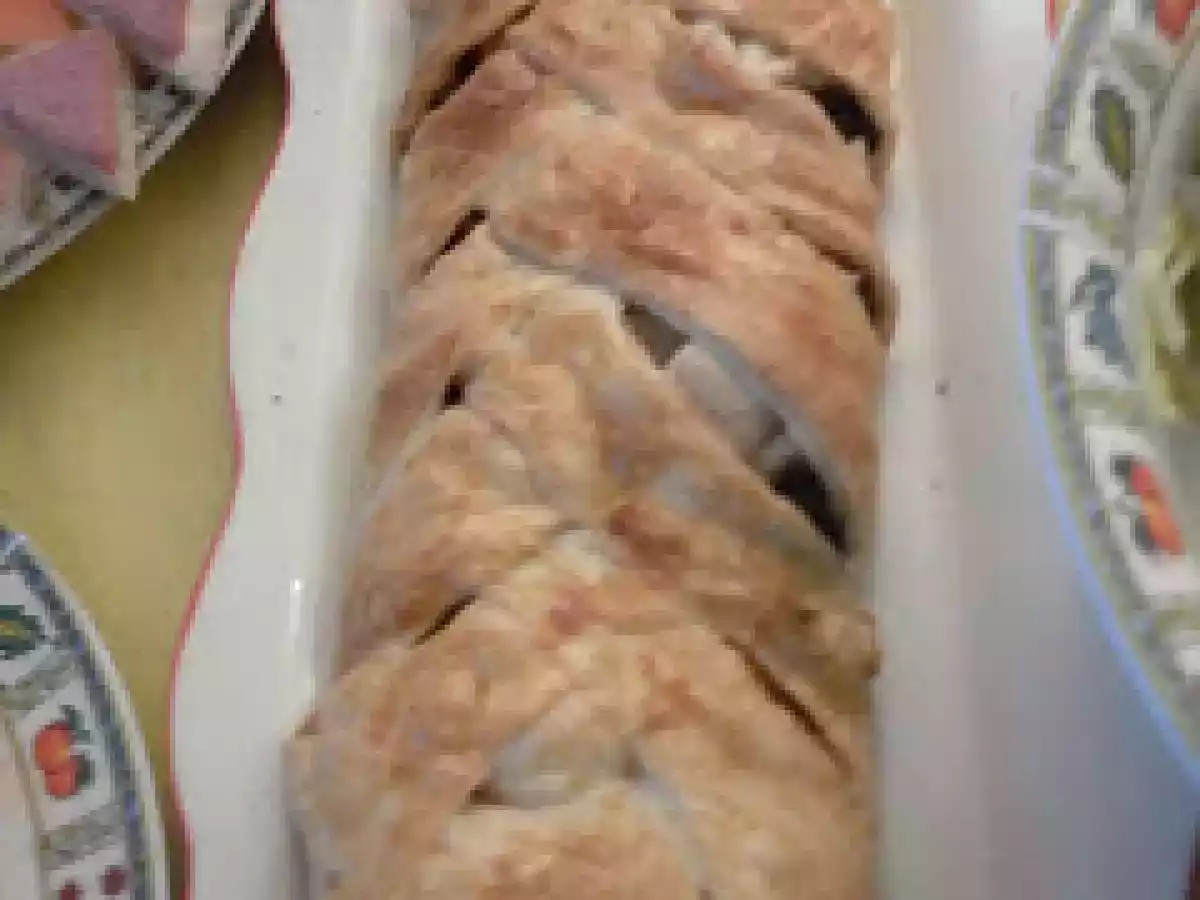 Trenza rellena de langostinos y champiñones