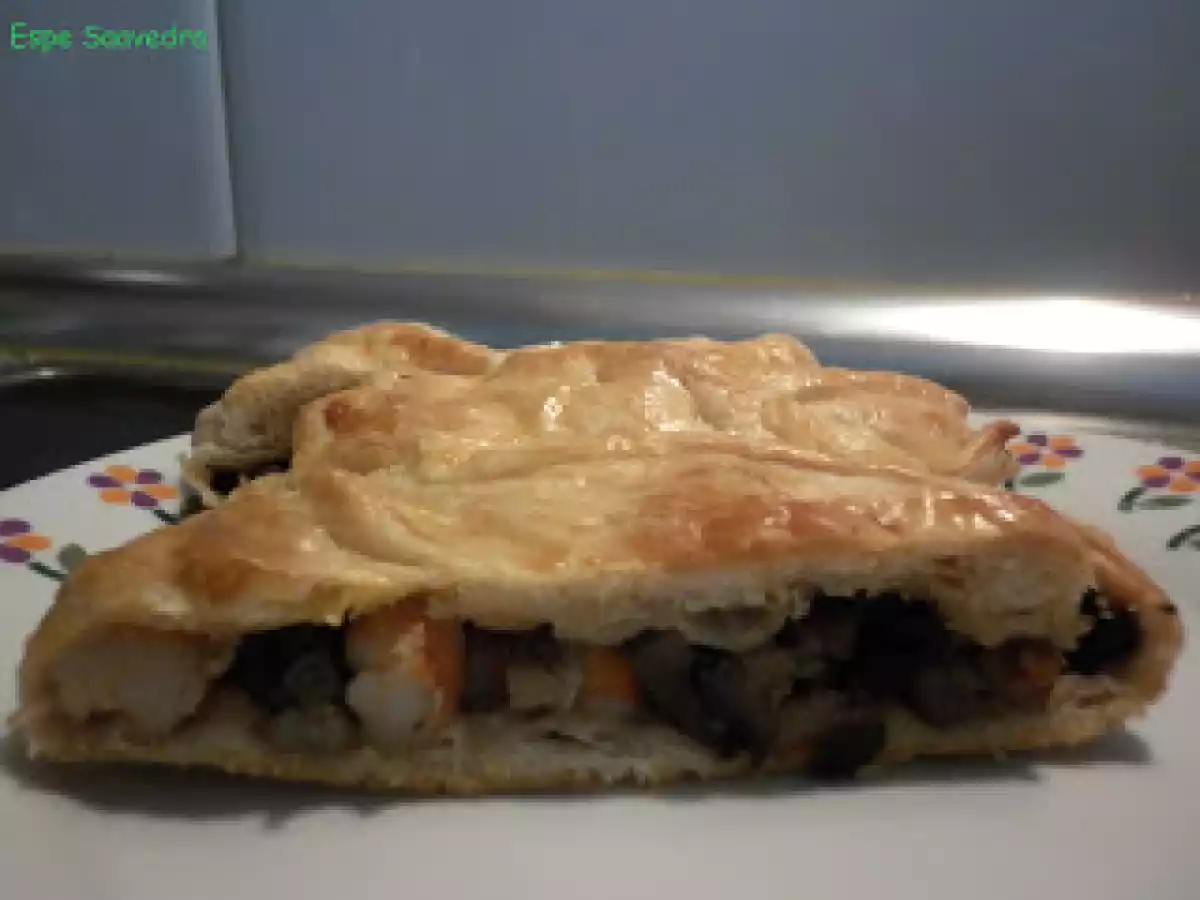 Trenza rellena de langostinos y champiñones - foto 2