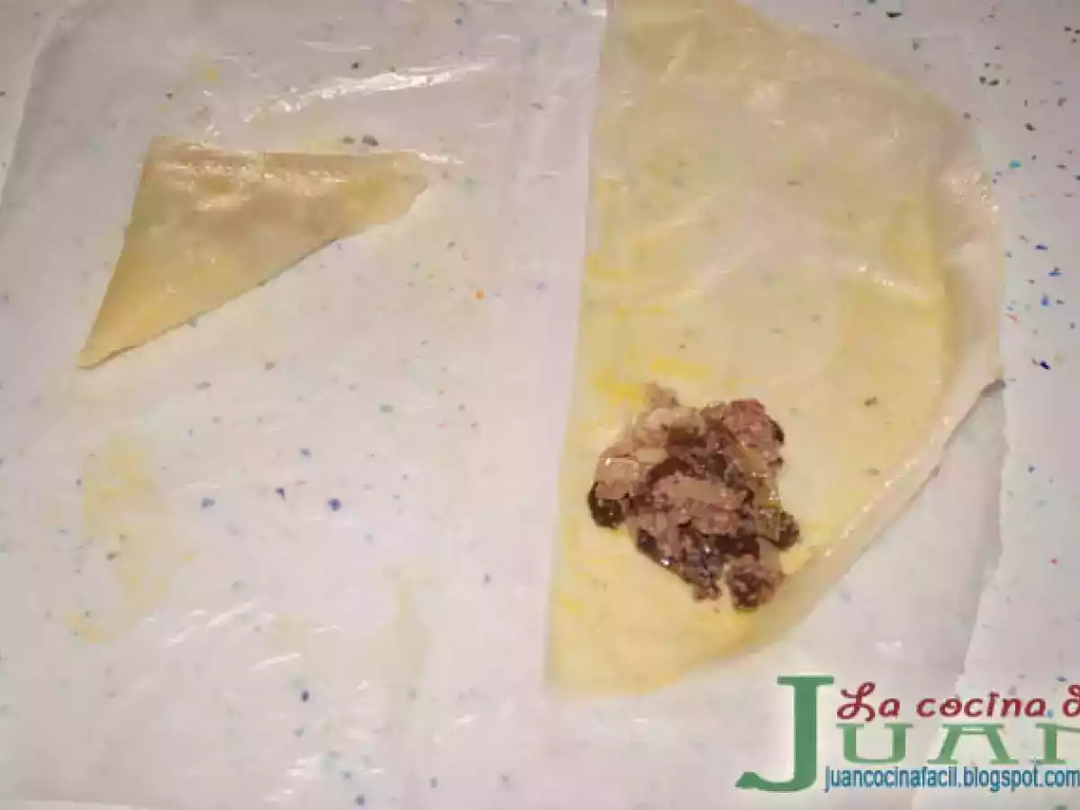 TRIÁNGULOS DE PASTA FILO RELLENOS DE ROVELLONES - foto 5