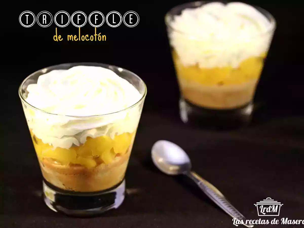 Triffle de melocotón y nata