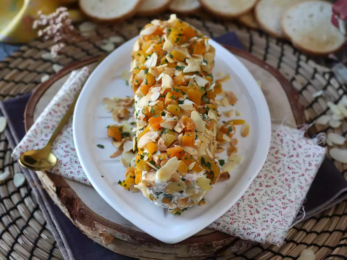 Tronco de queso crema de queso con orejones, jamón serrano y almendras - foto 4