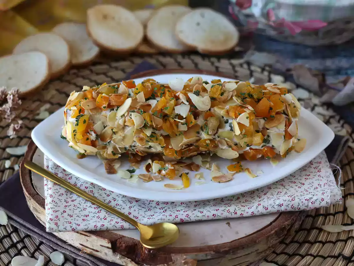 Tronco de queso crema de queso con orejones, jamón serrano y almendras - foto 5